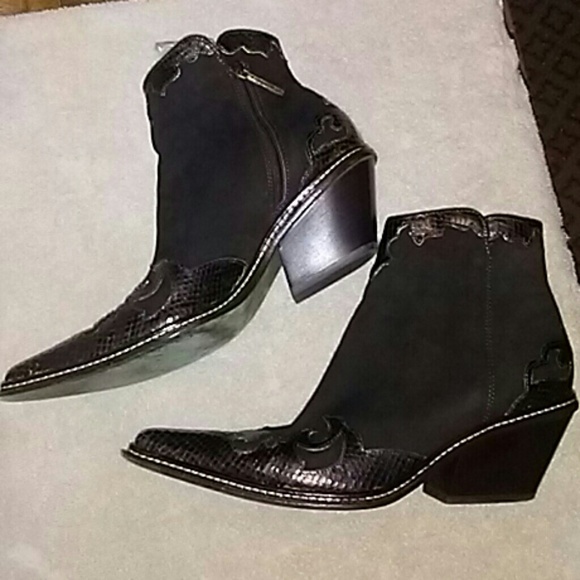 Donald J. Pliner Shoes - Donald J Pliner boots made in Italy size 8.5M